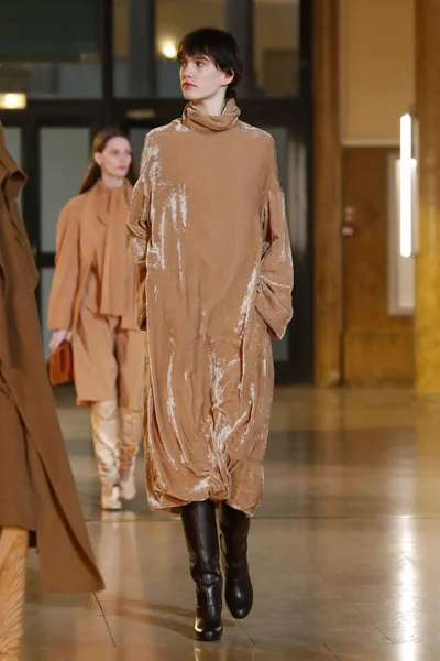 Look 50